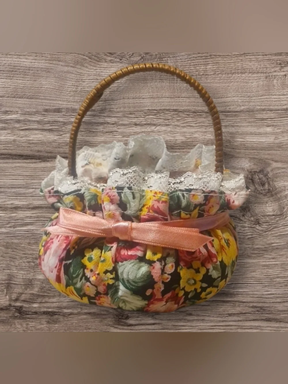 🧹Avon Victorian Rose Garden Basket | With Box & Scented Petals - Picture 6 of 6